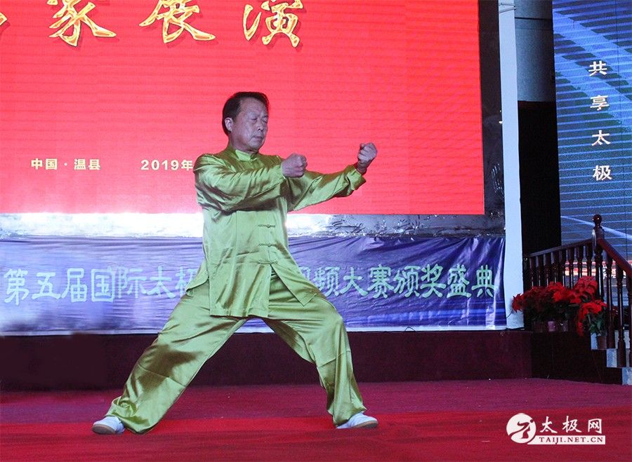 180835ur8e09n90id0e1rt.jpg
