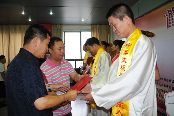 ���ھ����л�̫��ȭ���㴫����