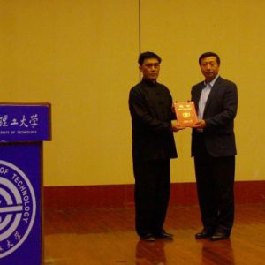 ���ﴫͳ�Ļ� ���и�Ӧ������������ȭ