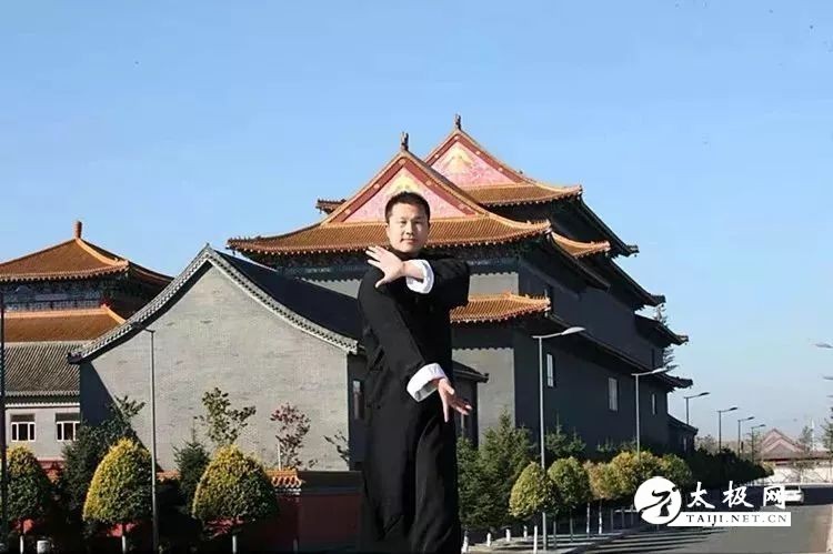 ̫ͨϰȻڡաһƬȫƾ׮һվؿ