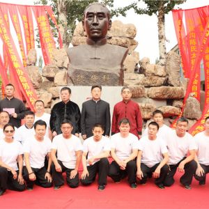 ̫��ȭһ����ʦ�·���ͭ�������ʽ�ڳ¼ҹ�̫��ȭѧУ¡�ؾ��У�