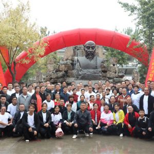 ̫��ȭһ����ʦ�³���ͭ�������ʽ�ڳ¼ҹ�̫��ȭѧУ¡�ؾ���