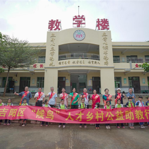 ǿǿм϶СѧչУ԰