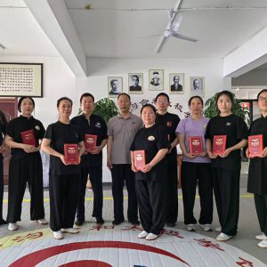 ���ӭ��һ��̫������Ȼ�����ĸ��ϼ�һ·������ѵ��֪ͨ